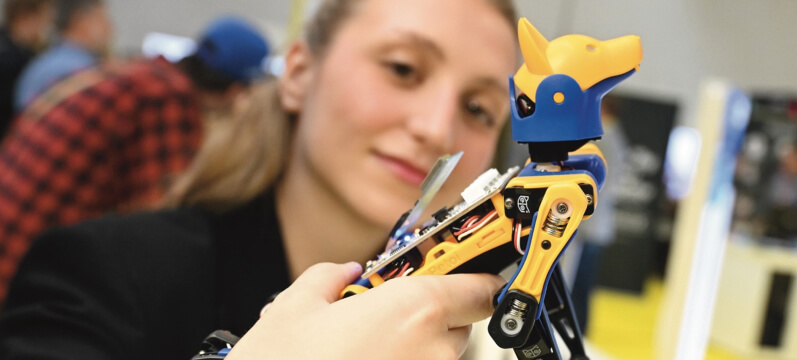 Empowering Future Talent: The Future Female Tech Summit in Stuttgart, held alongside the Quantum Effects conference, inspires young women to pursue careers in tech and IT. Source: Messe Stuttgart.